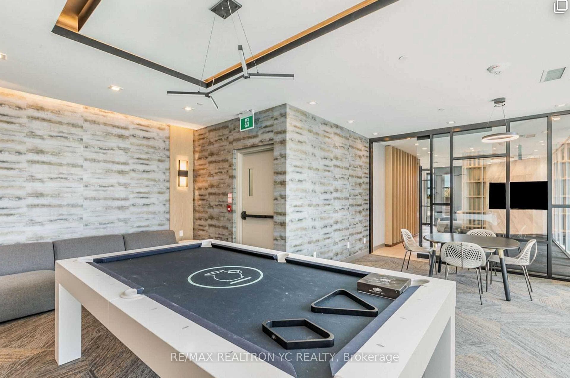 1 Belsize Drive Unit 425 photo 16