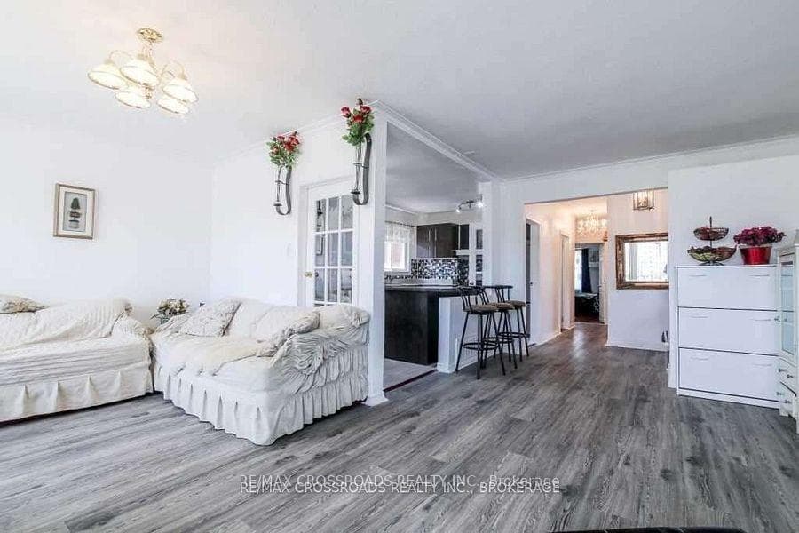 648 Brimley Road photo 6