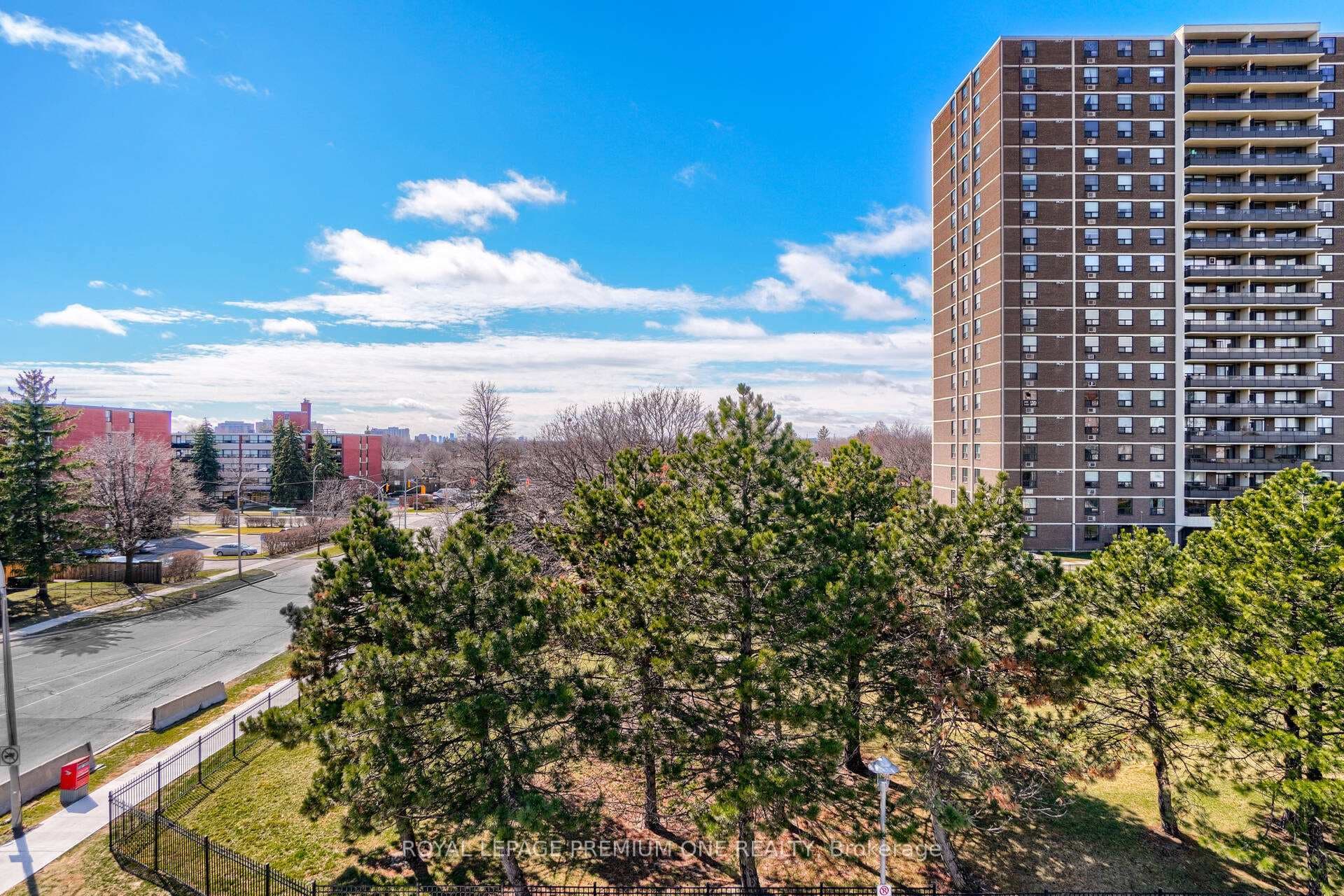3 Applewood Lane Unit 211 photo 32