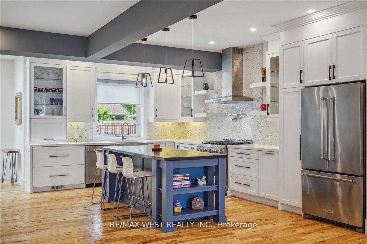 519 The Kingsway N/A photo 3