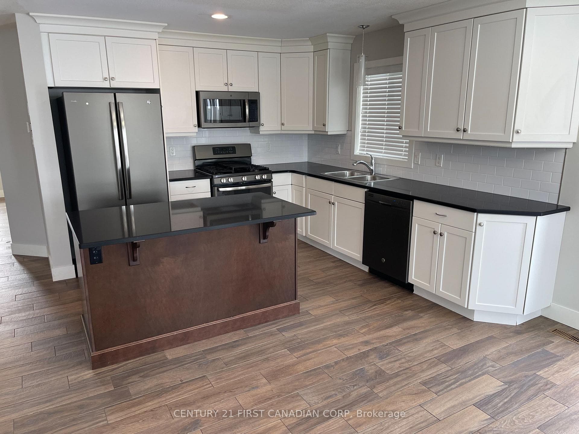 101 Middlesex Drive photo 5