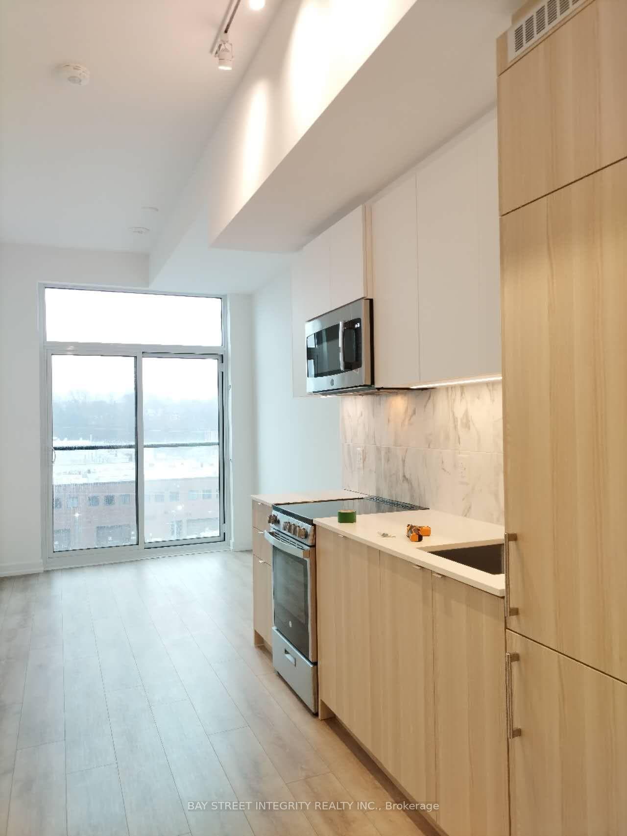 500 Dupont Street Unit 710 photo 1