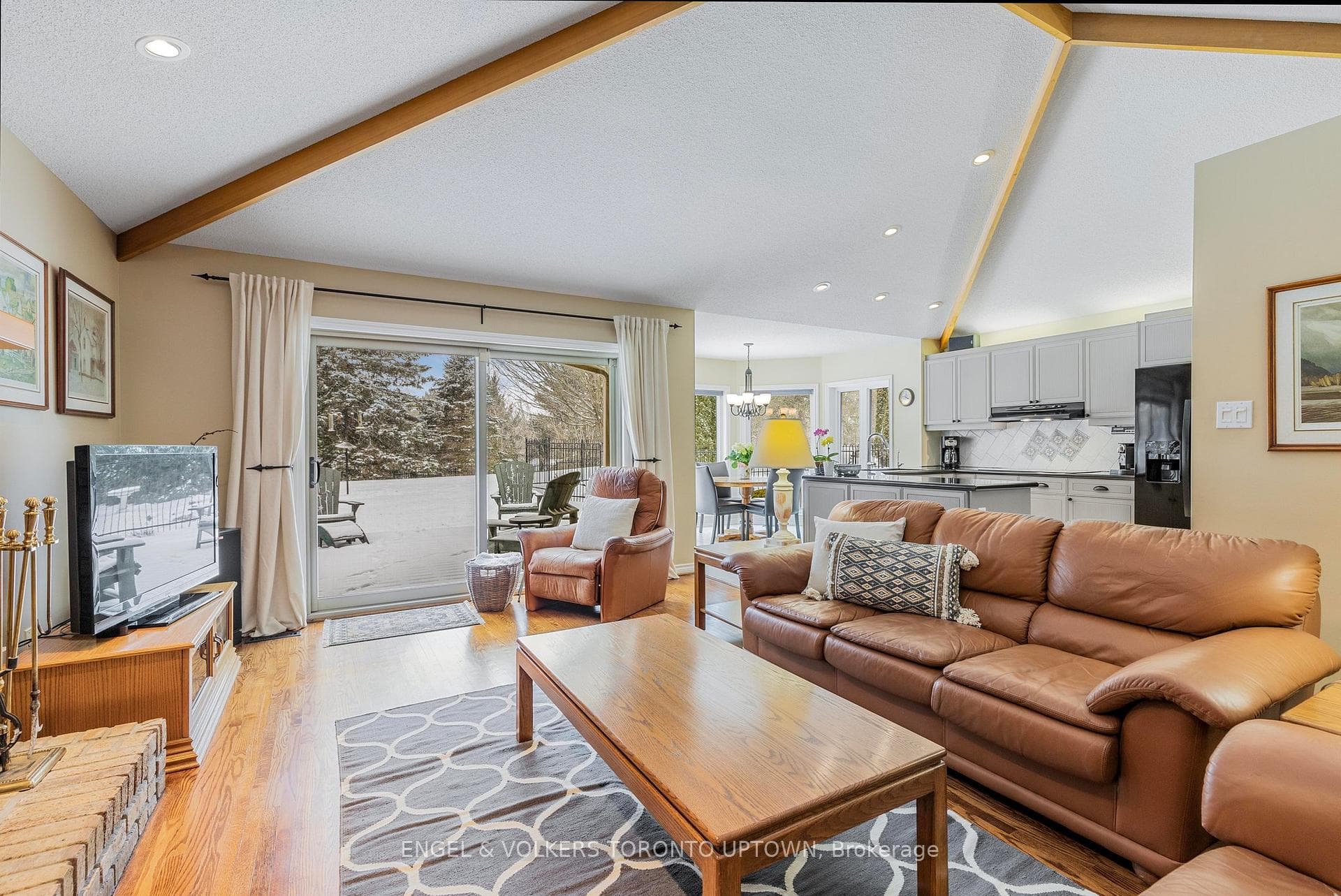 92 McClure Drive photo 8