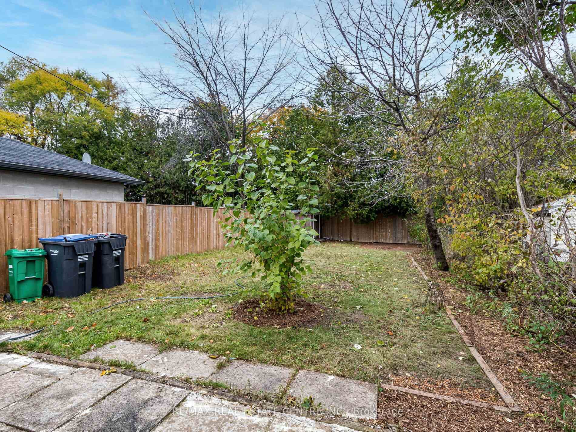 36 Chatsworth Drive photo 27