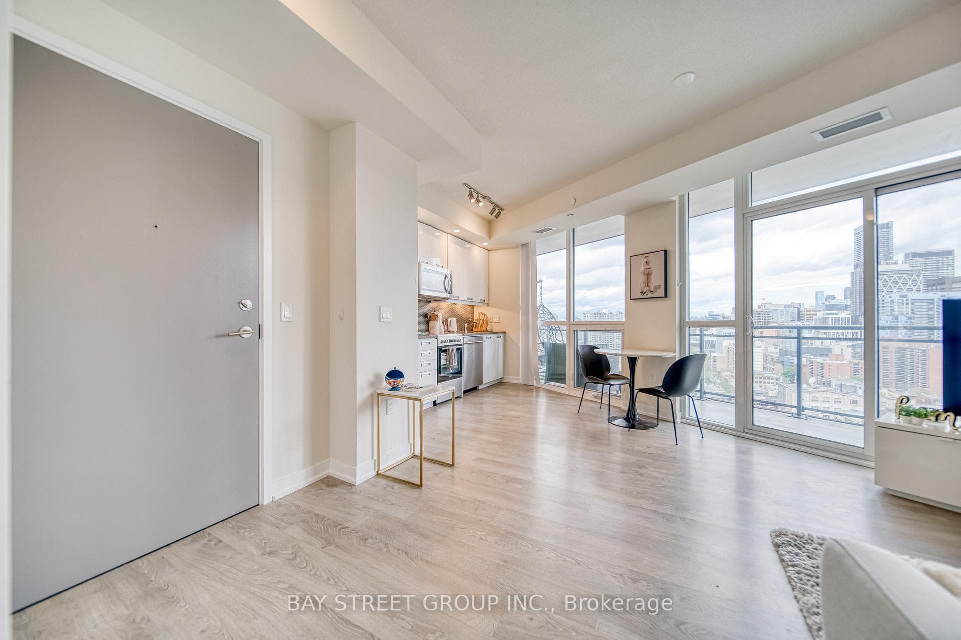 99 John Street Unit 1809 photo 8