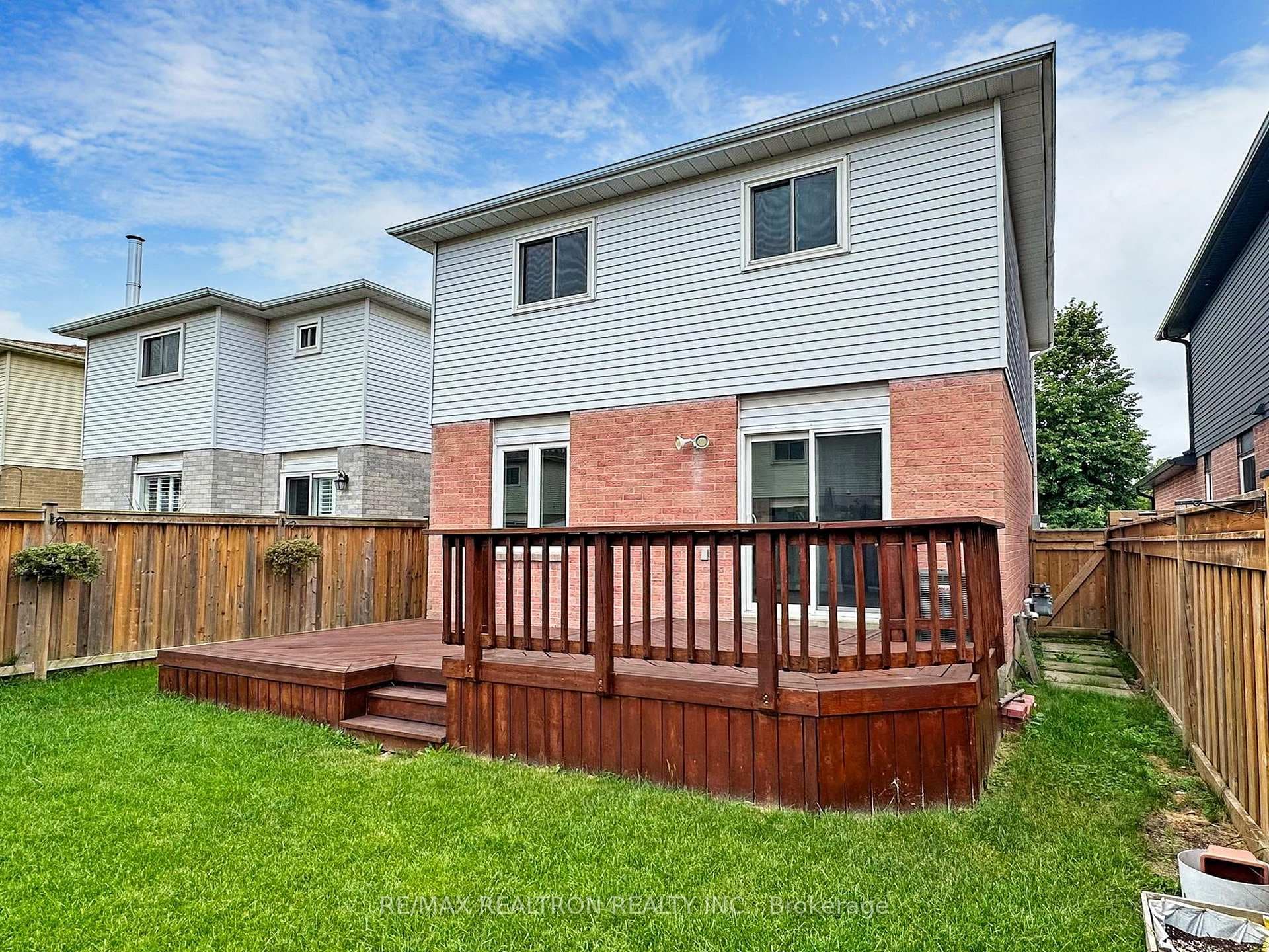 328 Bristol Crescent photo 34