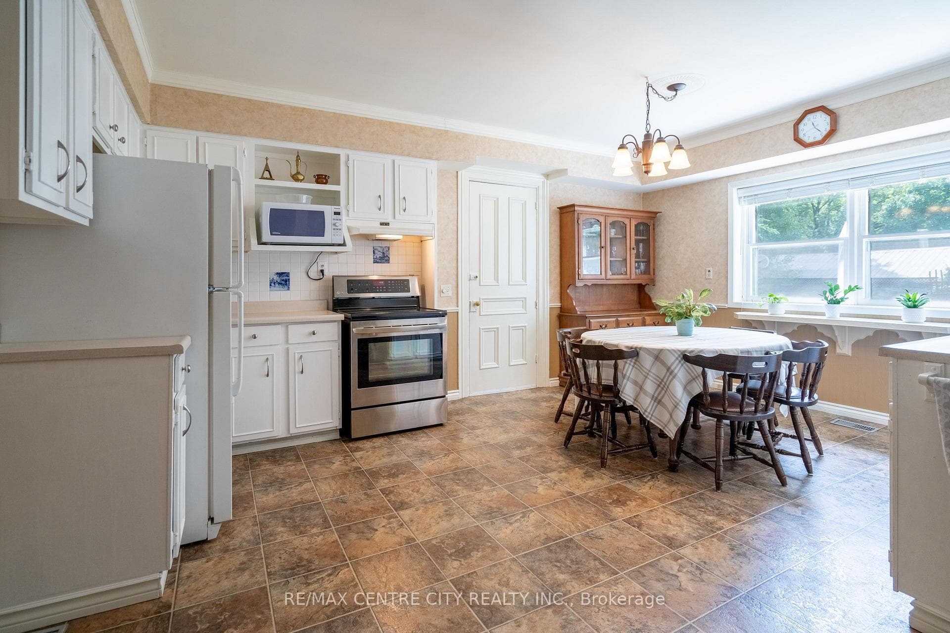 338 Saulsbury Street photo 8