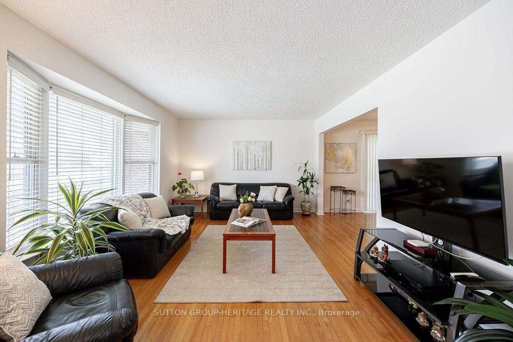 6 Hoseyhill Crescent photo 5
