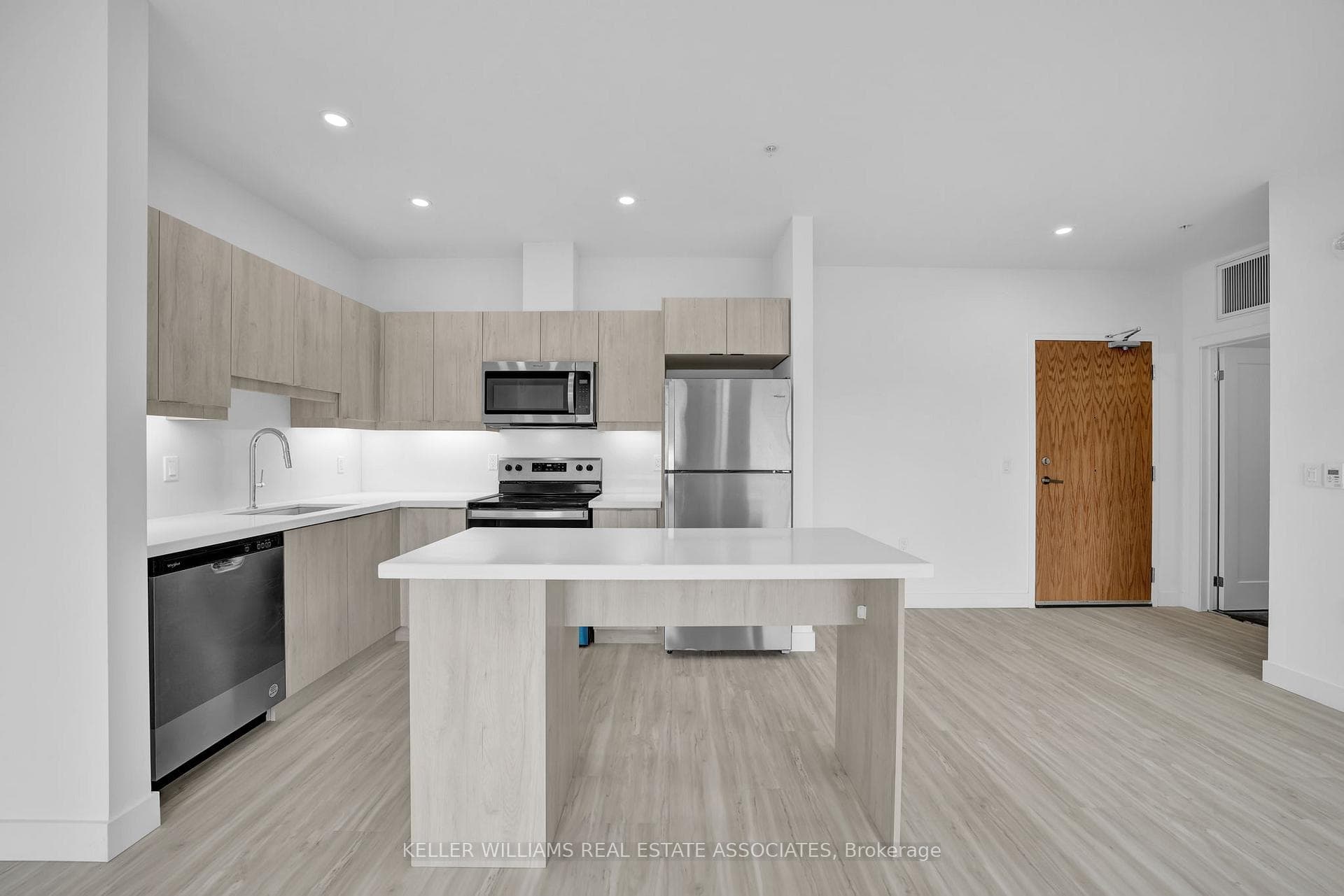 408 Dundas Street Unit 410 photo 4