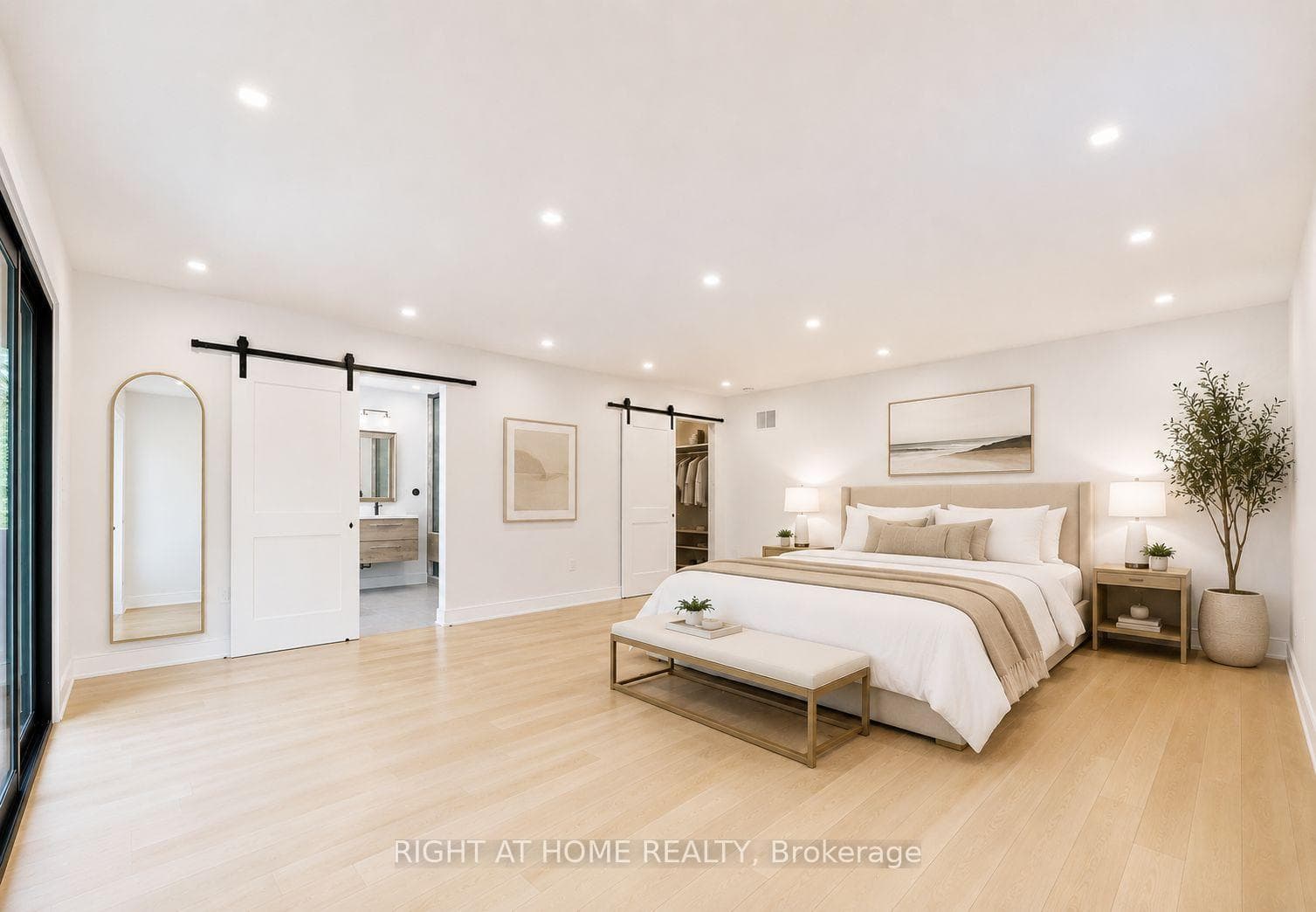 215 Bayview Avenue photo 20