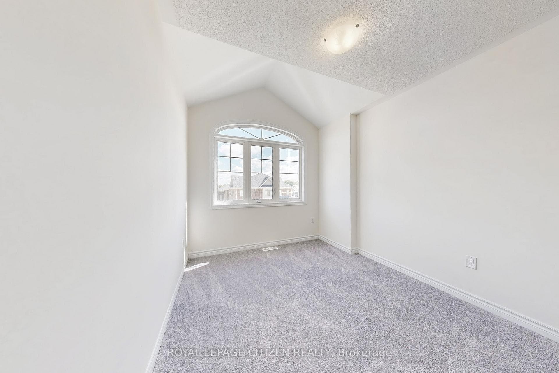 142 North Garden Boulevard photo 35