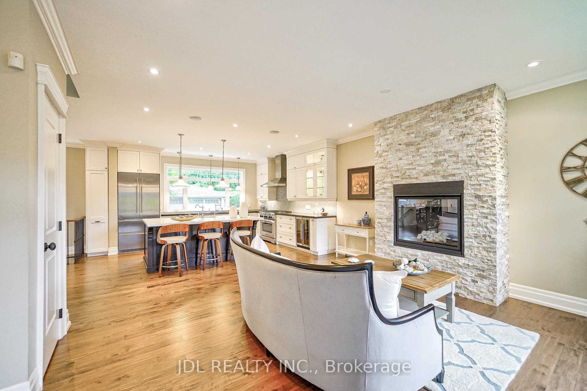 454 Valley Drive photo 3
