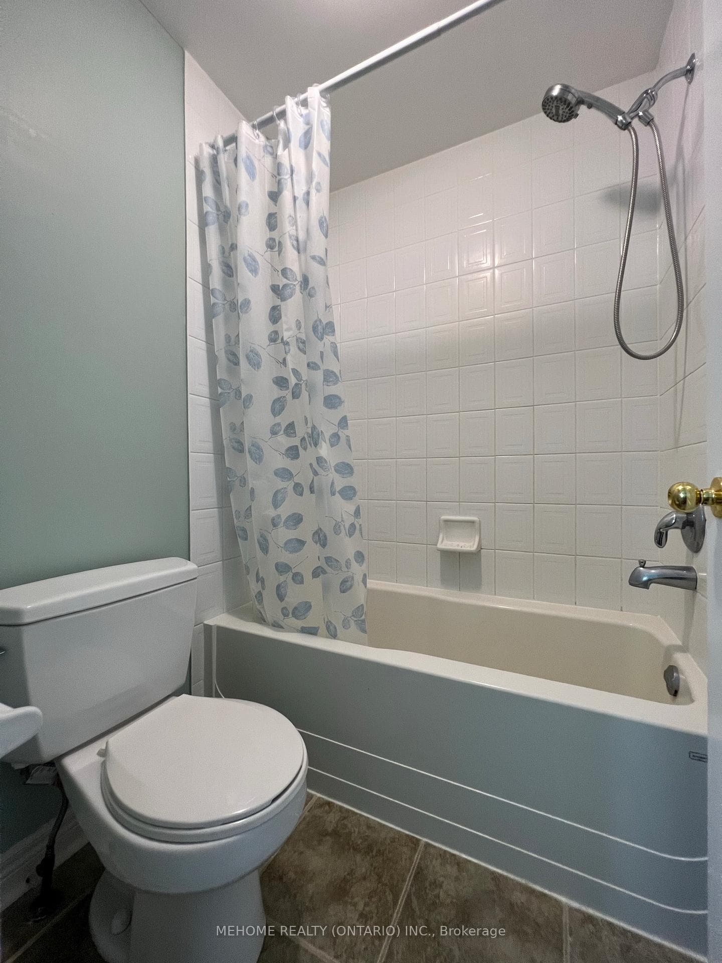 863 Oaktree Crescent photo 25