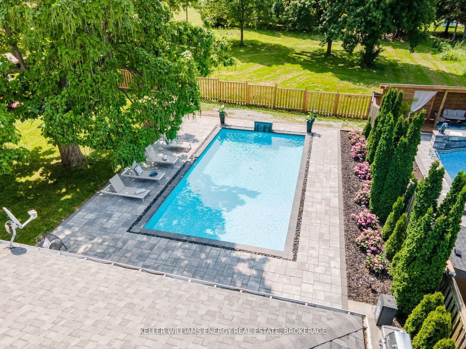 851 Swiss Heights photo 37
