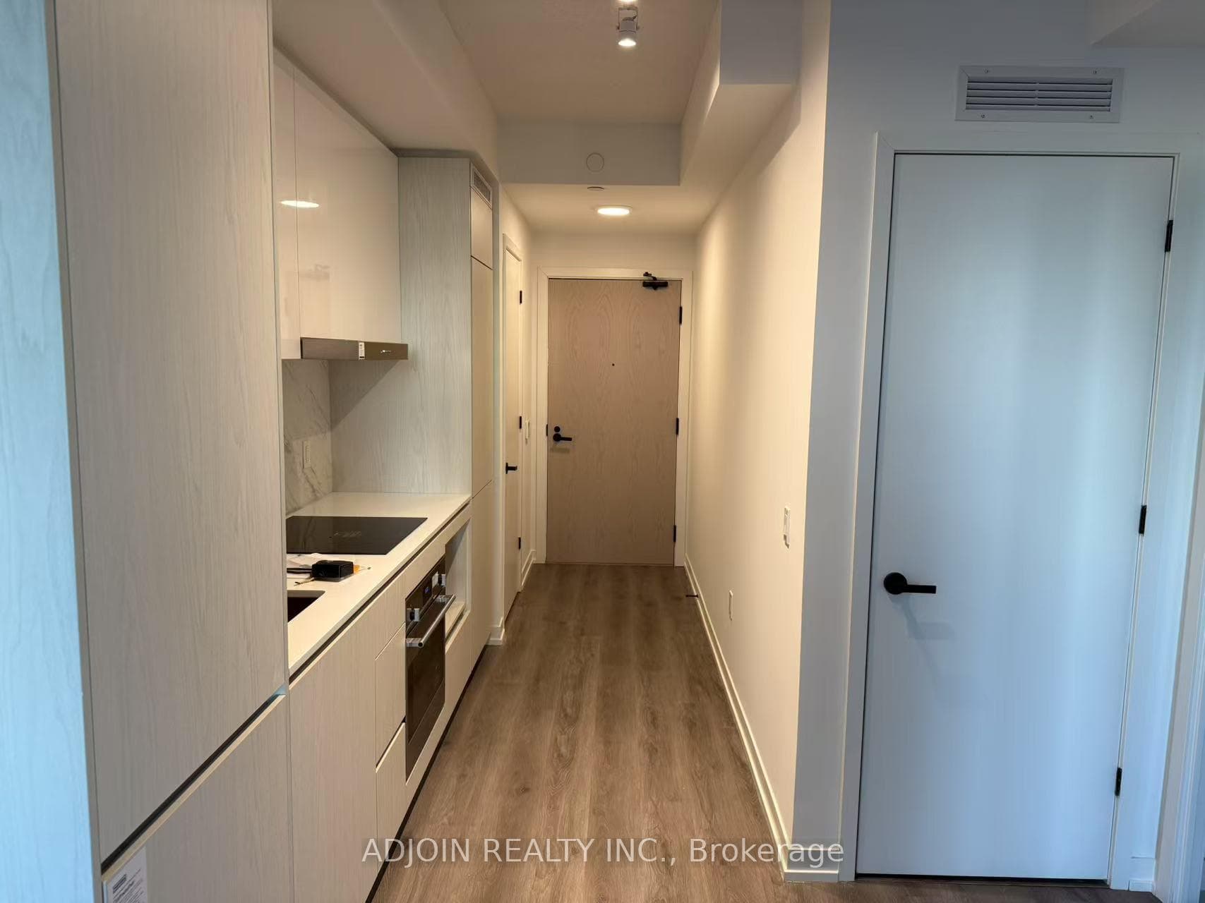 28 Interchange Way Unit 3315 photo 3
