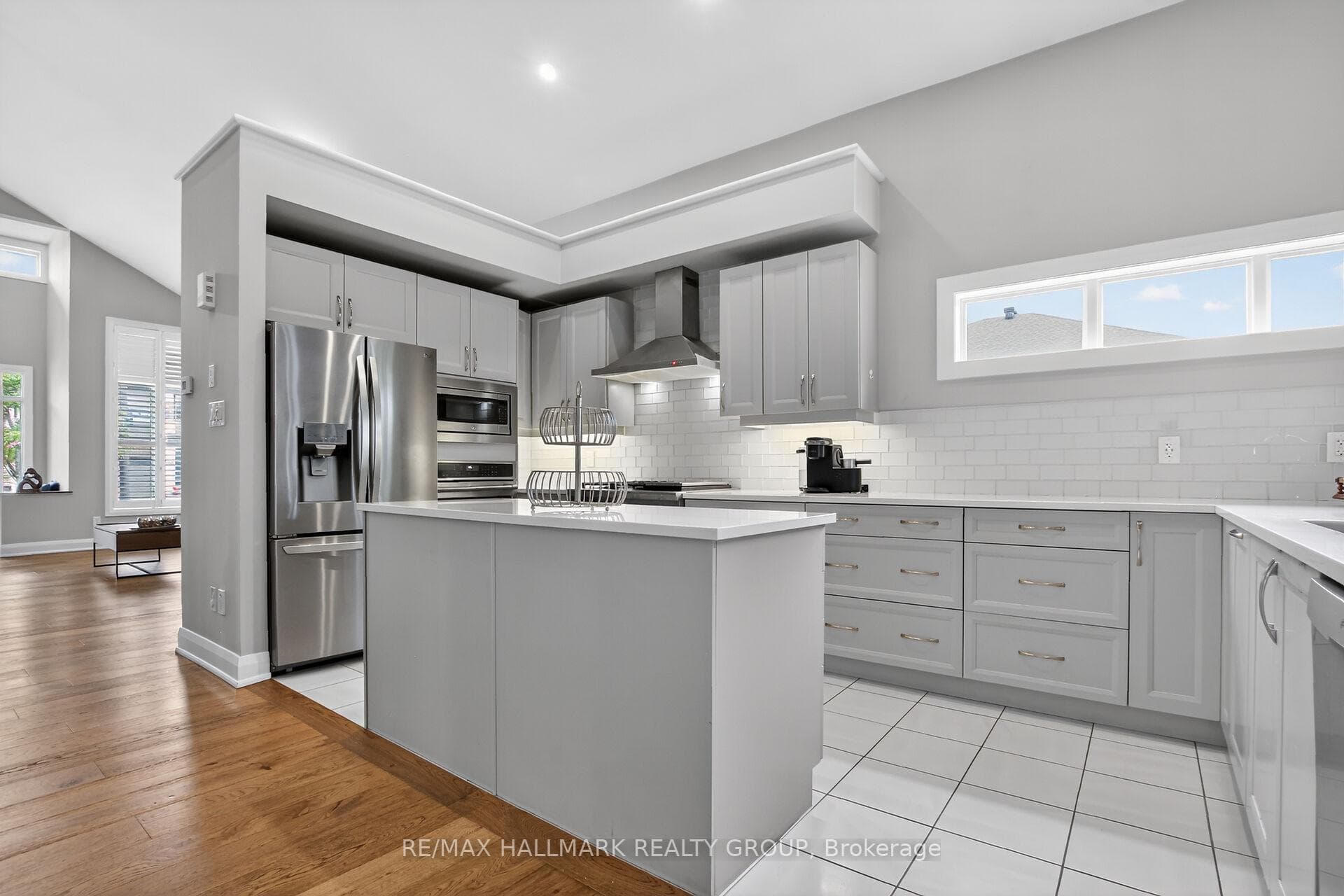 341 Serenade Crescent photo 8