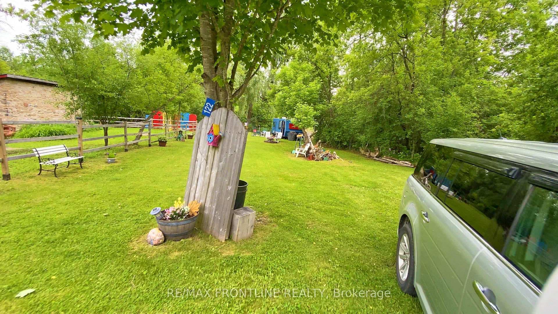 122 IRWIN Street photo 6
