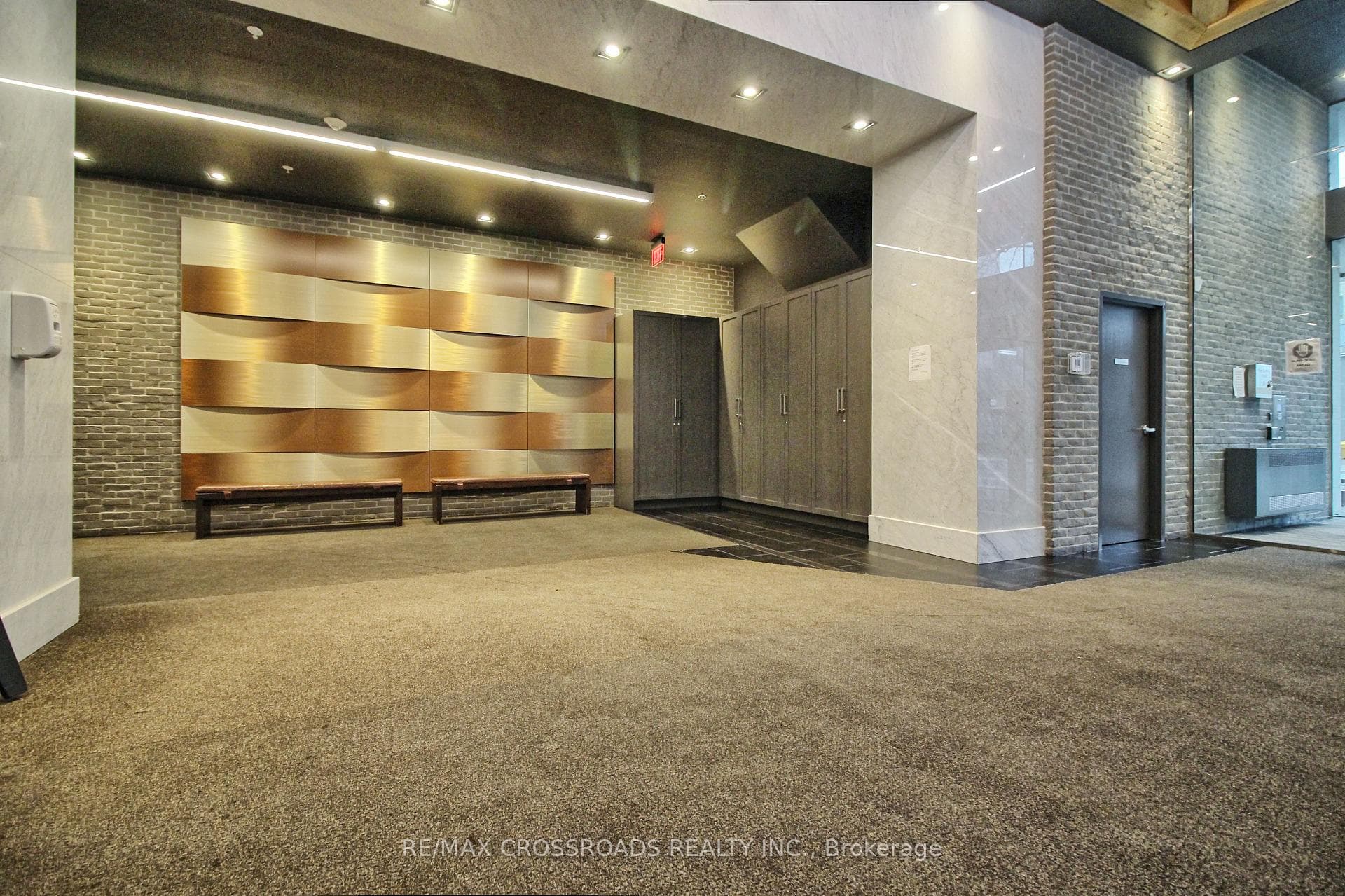 210 simcoe Street Unit 2404 photo 2