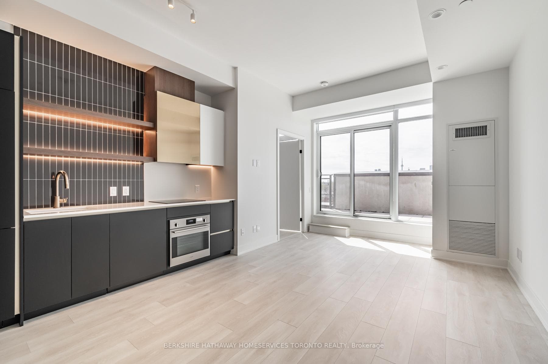 1285 Queen Street Unit 608 photo 1