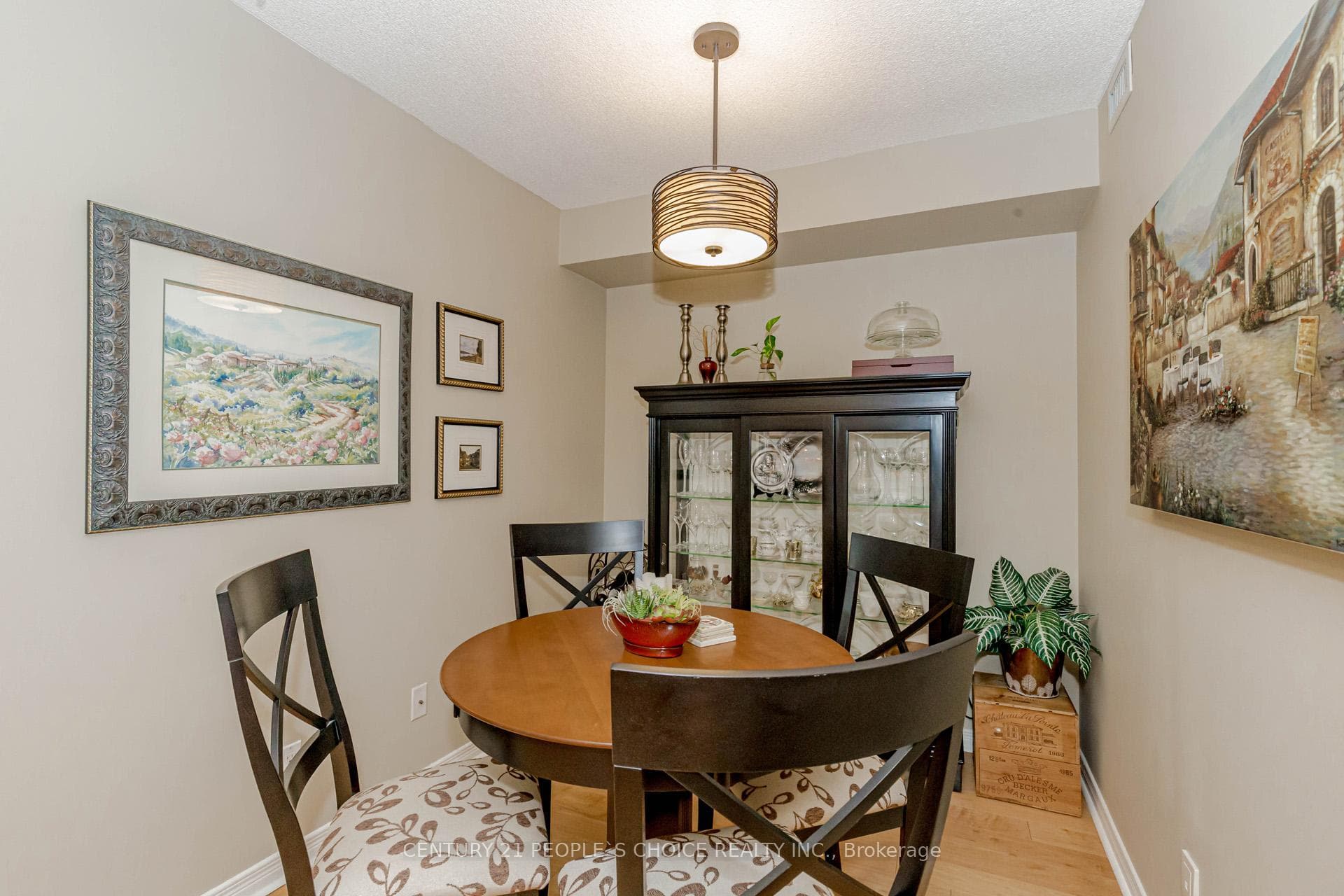 350 Red Maple Road Unit 607 photo 20