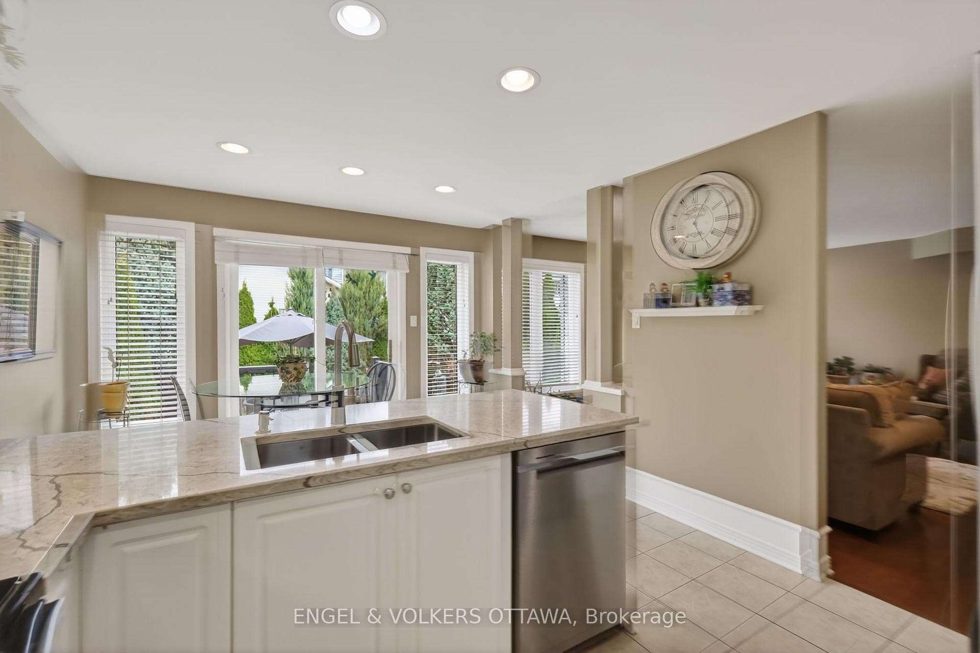7 DRYSDALE Street photo 8