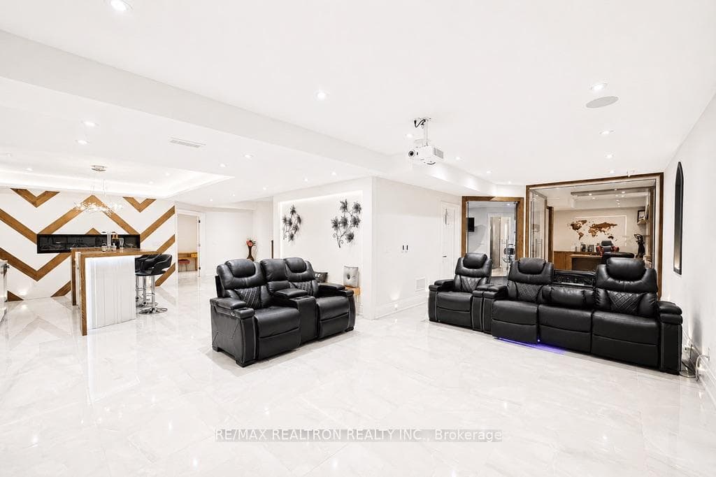 26 Sir Henry Court photo 32