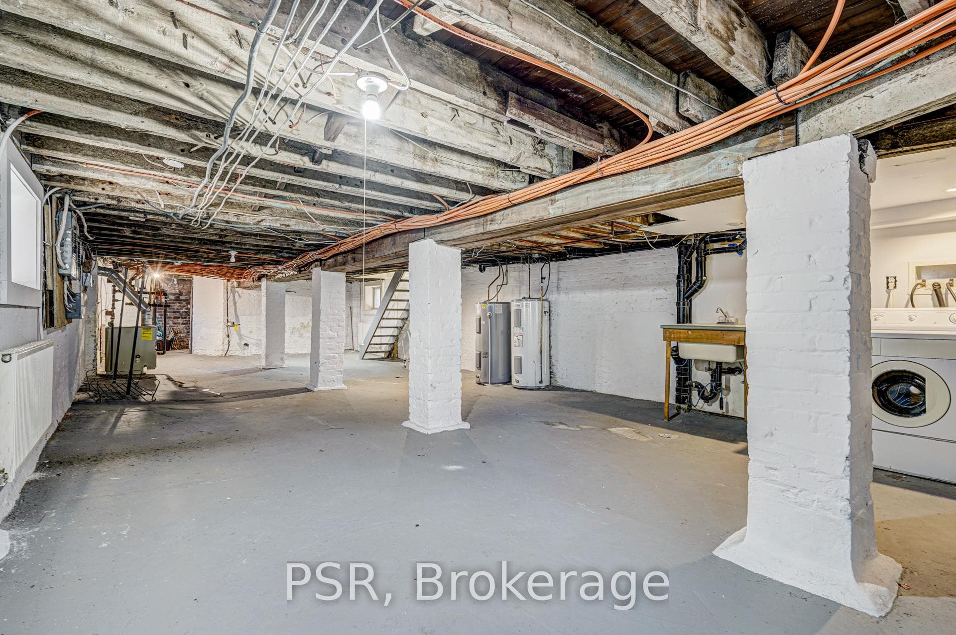 98 Roselawn Avenue Unit Upper photo 12