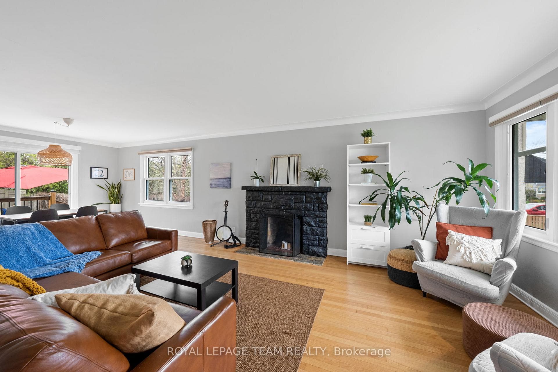 1266 Randall Avenue photo 12