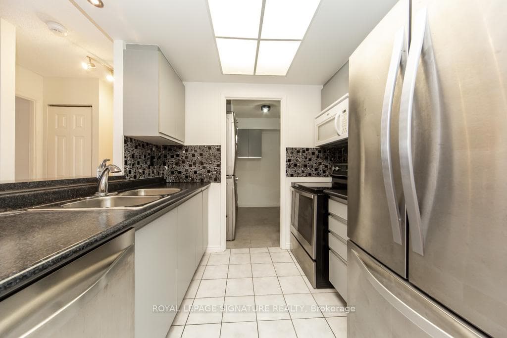 7 Concorde Place Unit 1506 photo 21