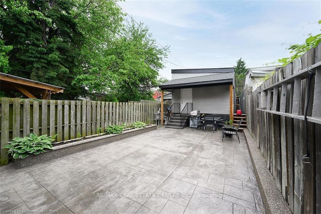 161 Oak Avenue photo 38