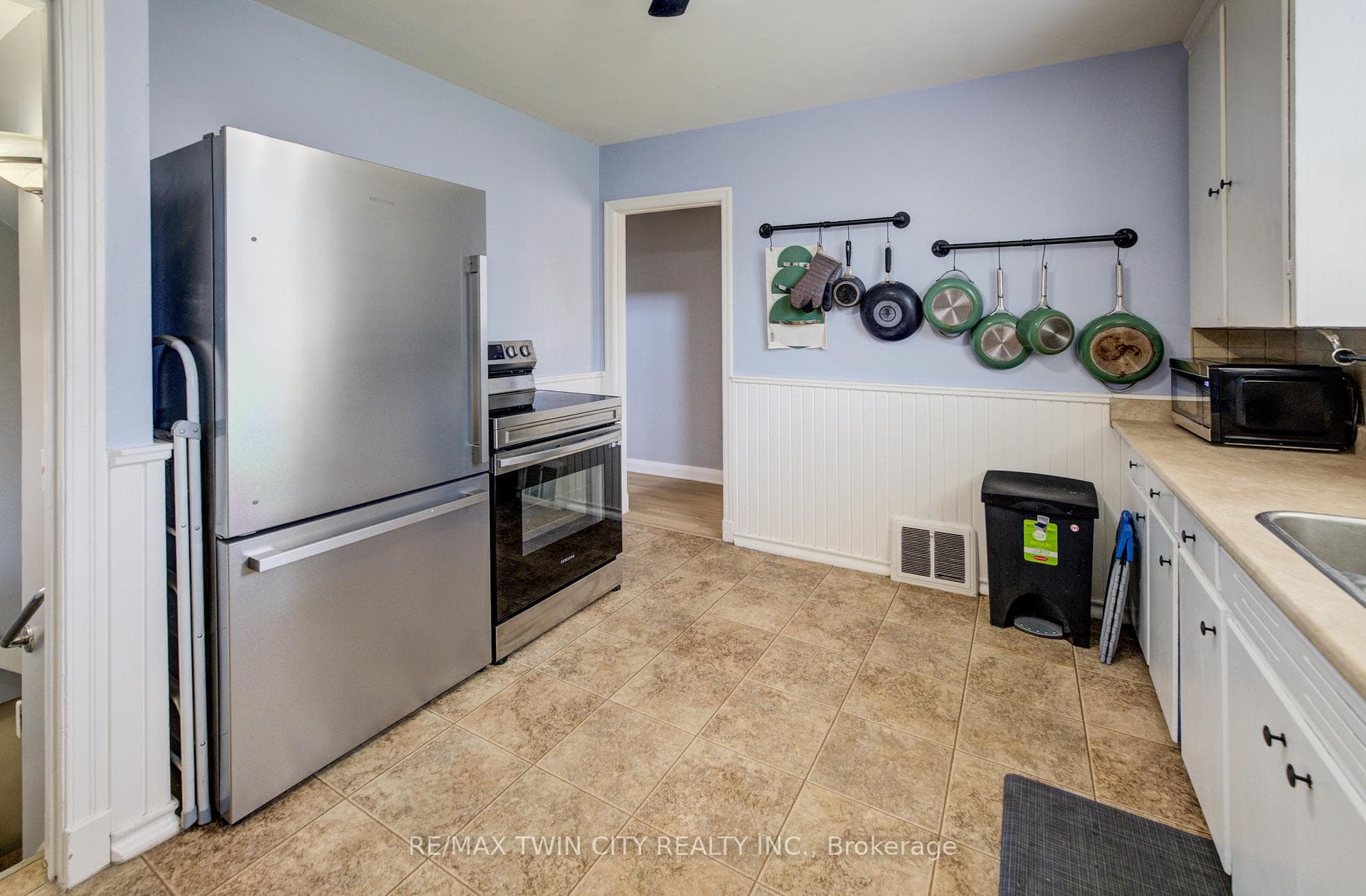 290 Lancaster Street photo 16