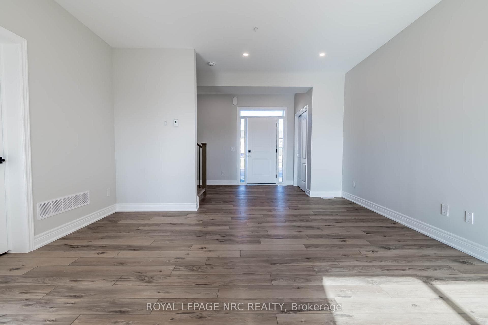 121A MOFFATT Street Unit 23 photo 4