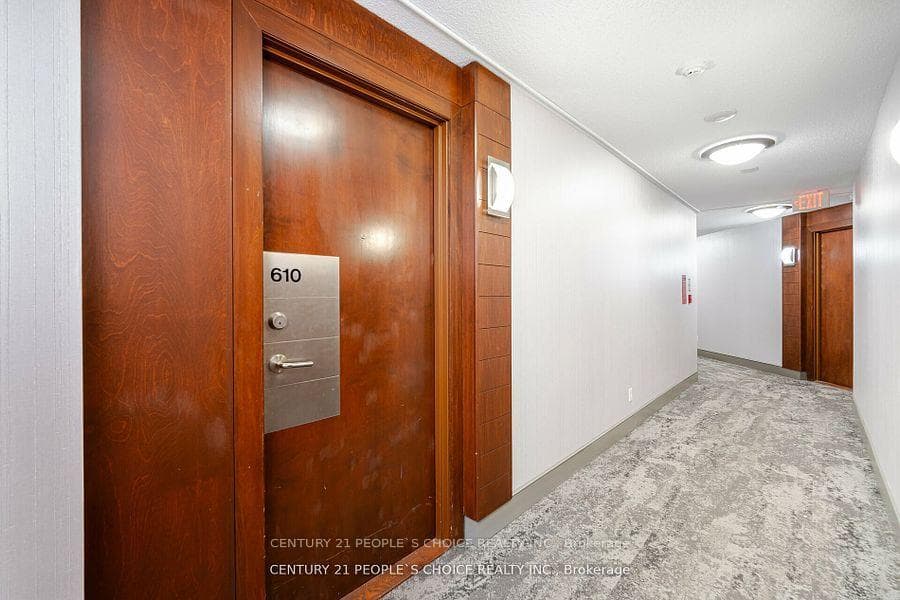 310 Burnhamthorpe Road Unit 610 photo 6