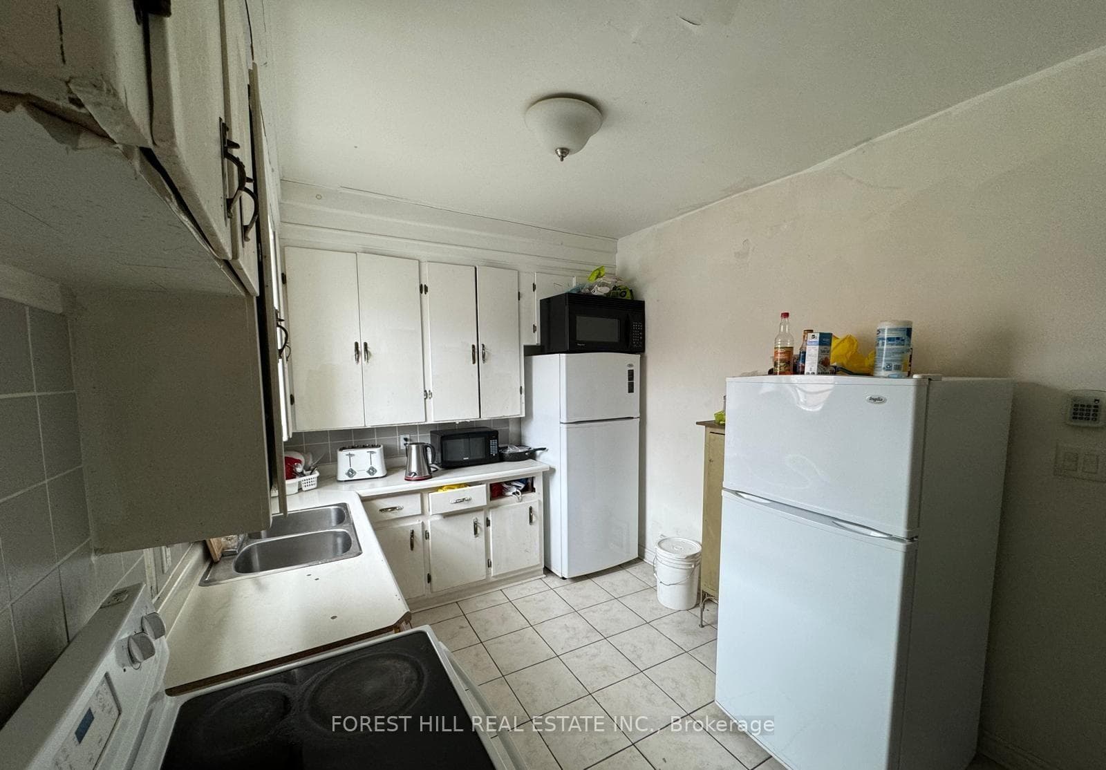 745 Barton Street Unit Room 1 Second Floor photo 1
