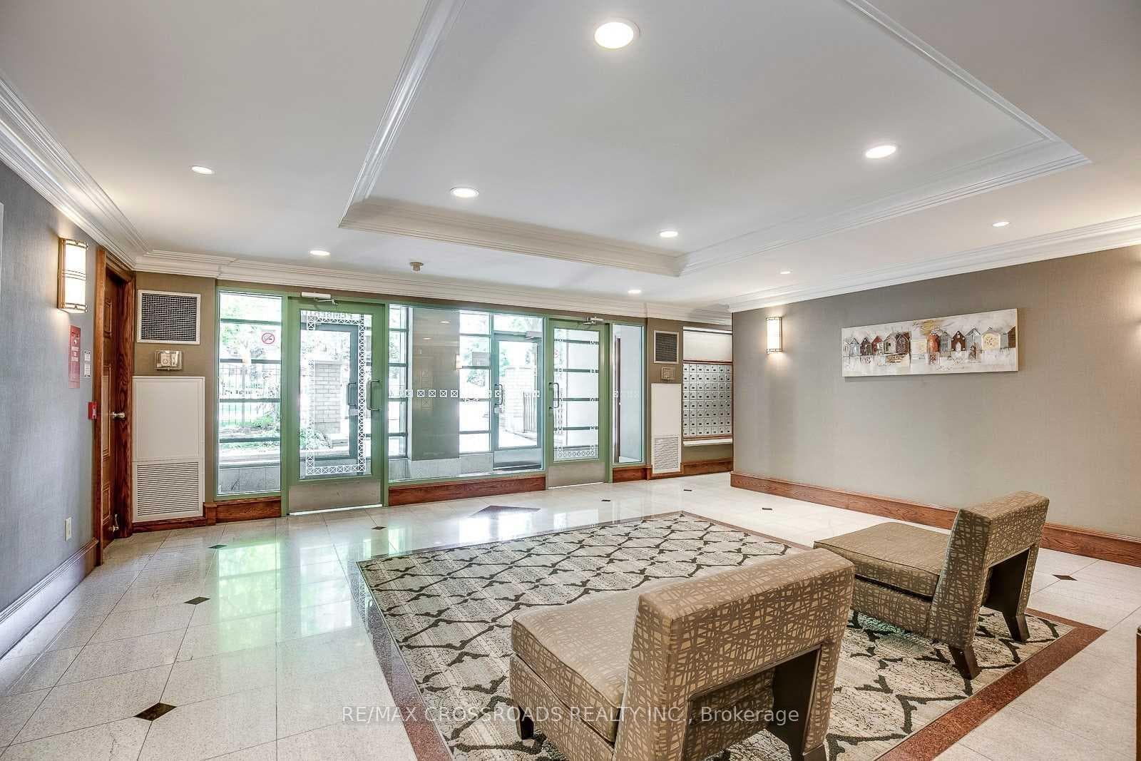 8 Pemberton Avenue Unit 705 photo 6