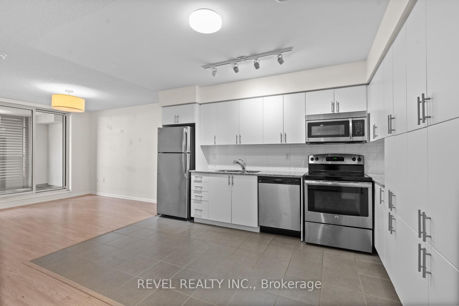 830 Lawrence Avenue Unit 510 photo 5