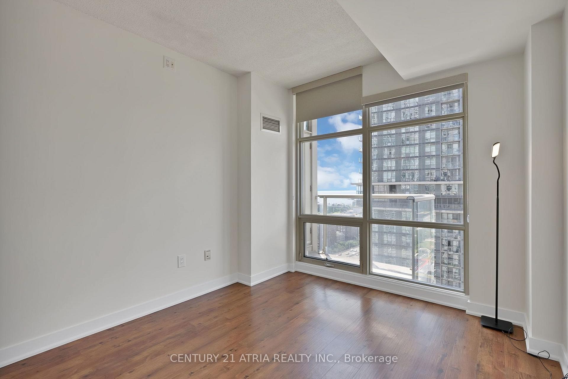 35 Mariner Terrace Unit 2702 photo 14