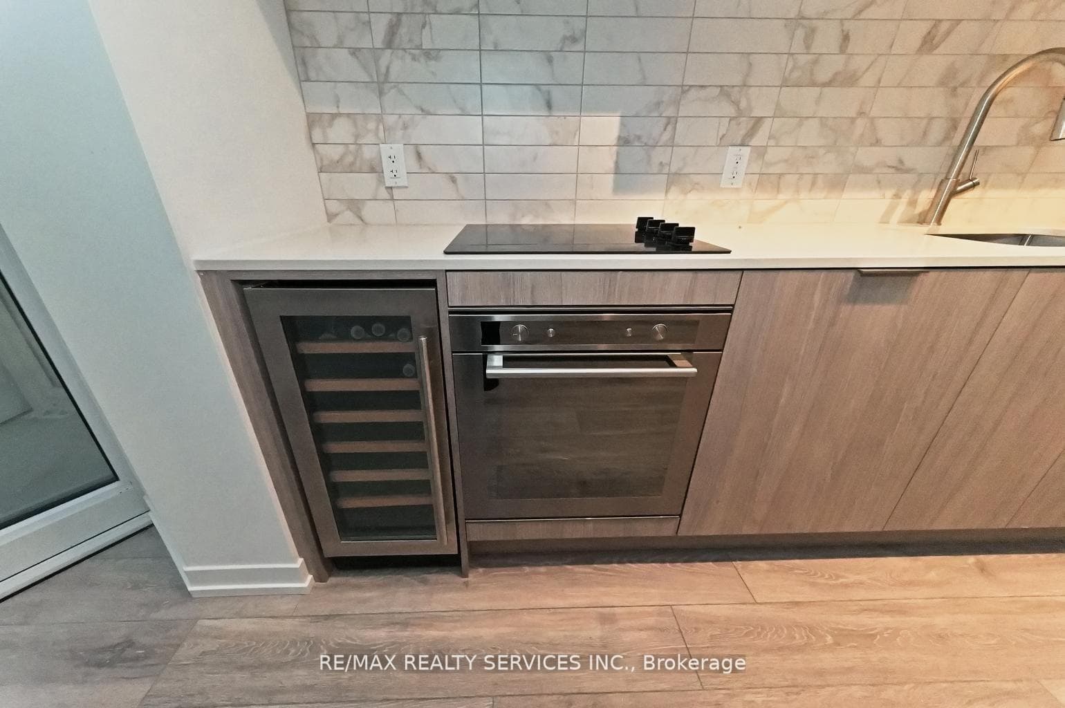 2020 Bathrust St Street Unit 507 photo 7