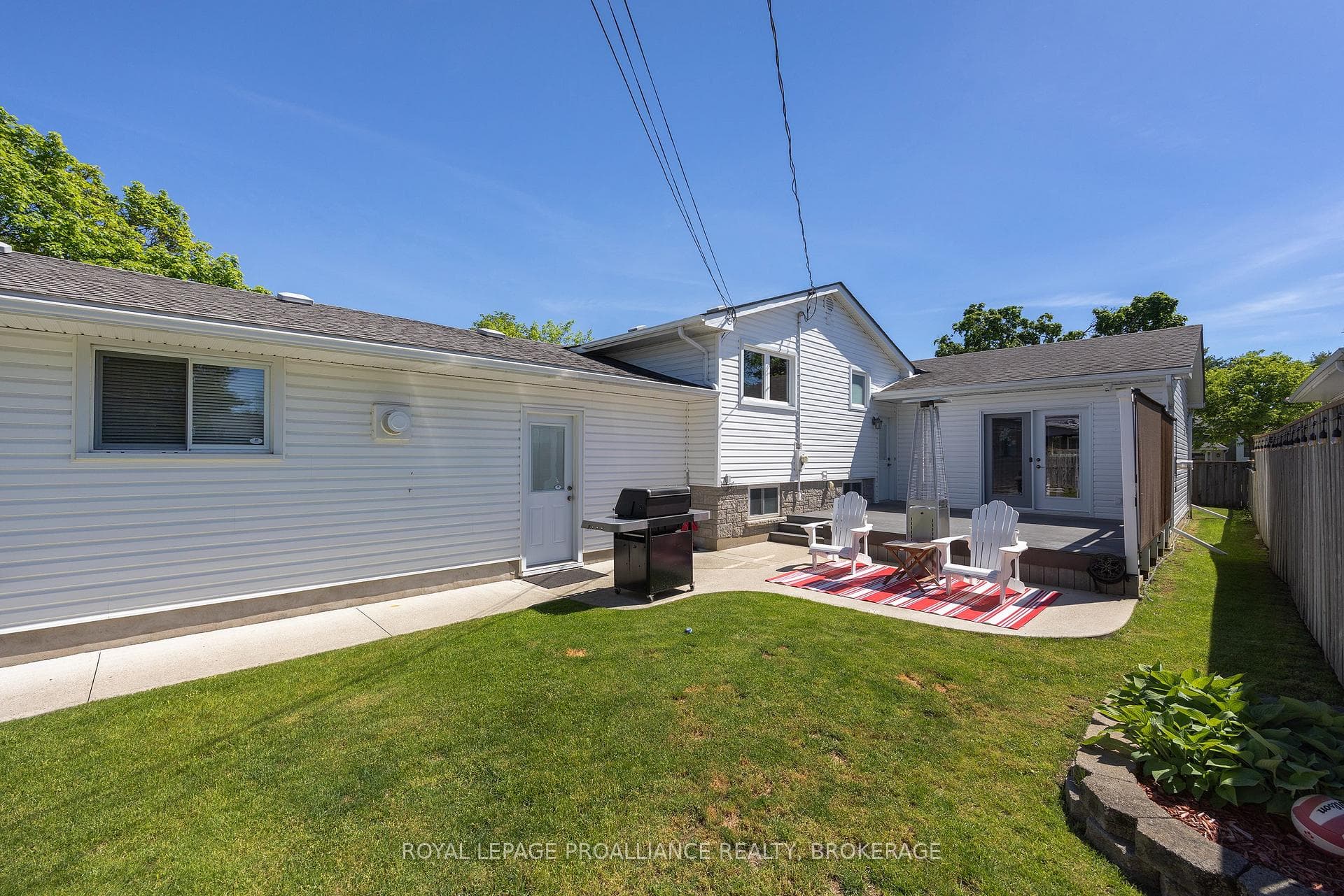 6 Byron Crescent photo 6