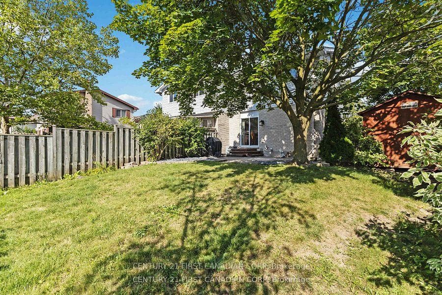 71 GOLFDALE Crescent photo 27