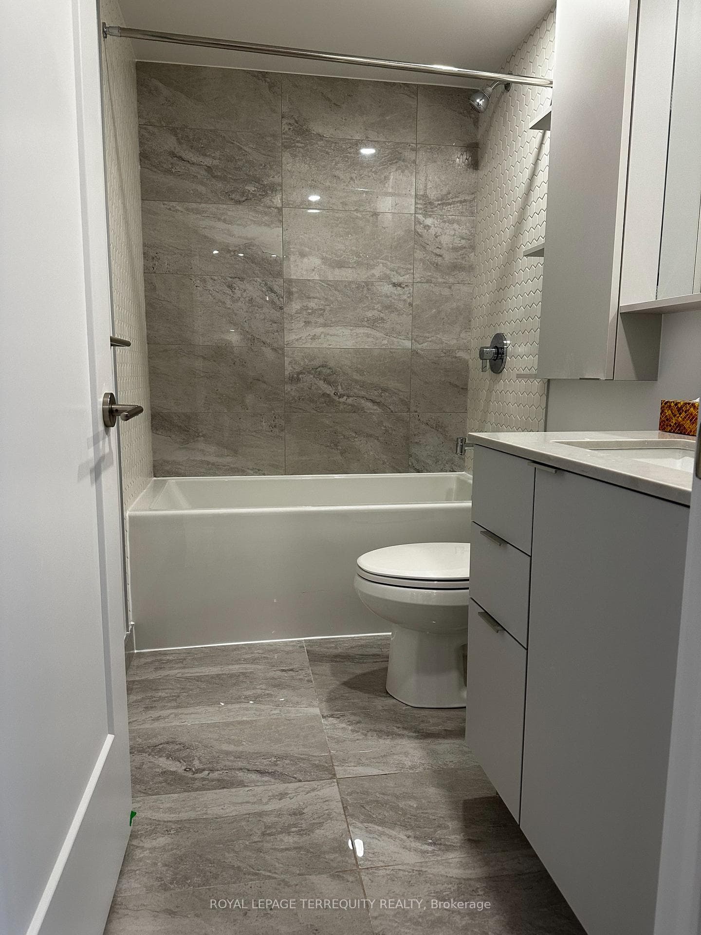 8 Cedarland Drive Unit 805 photo 9