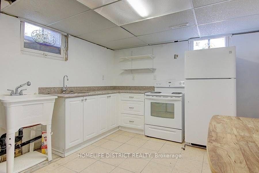 352 Garden Court photo 3