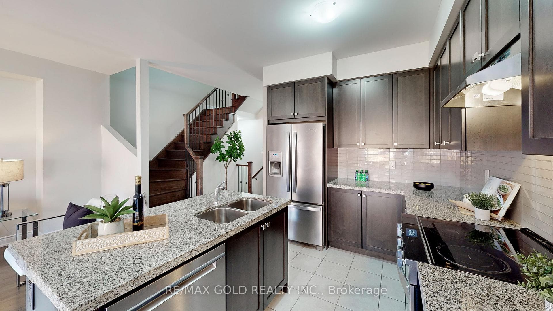 16 Arnold Crescent photo 11
