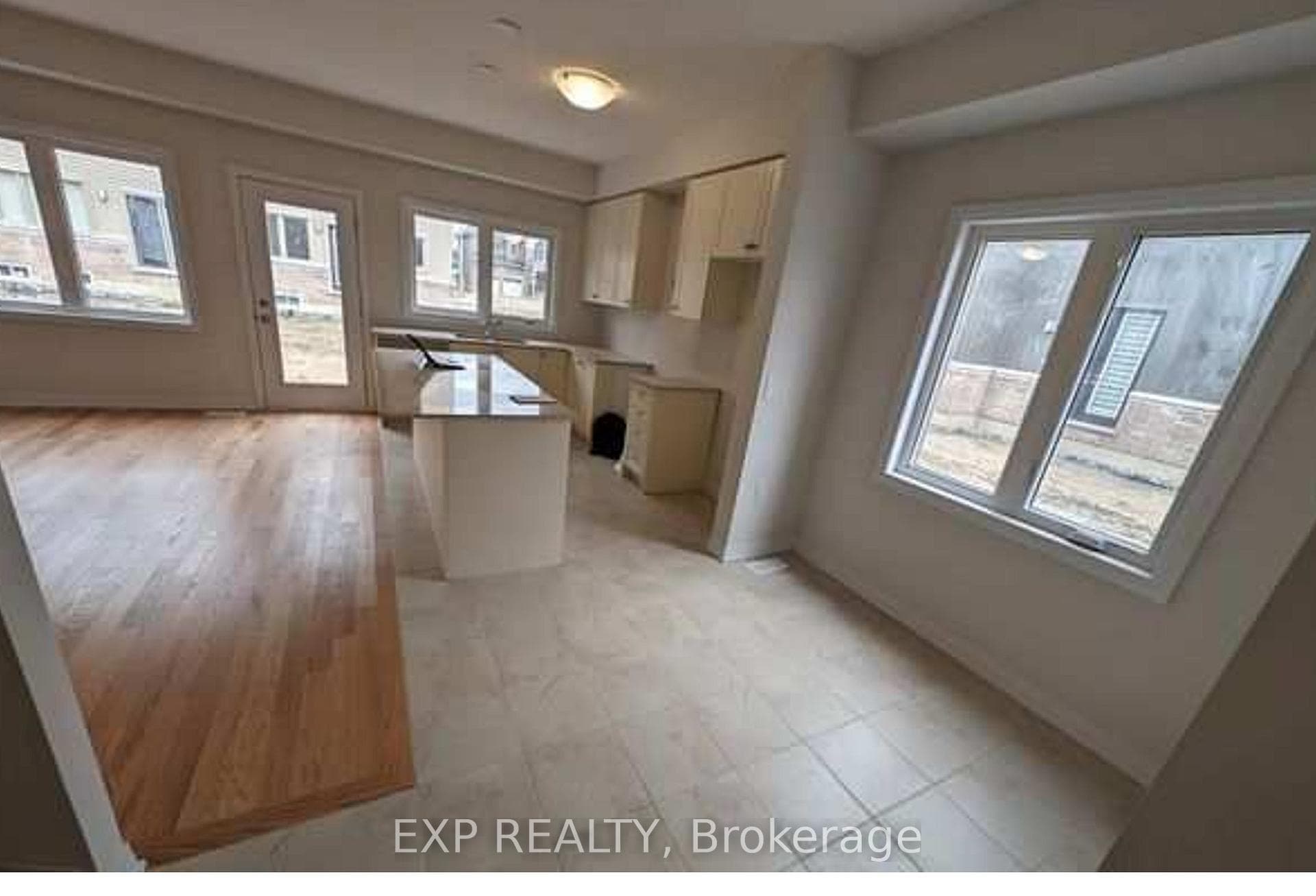 102 Waters Way photo 4