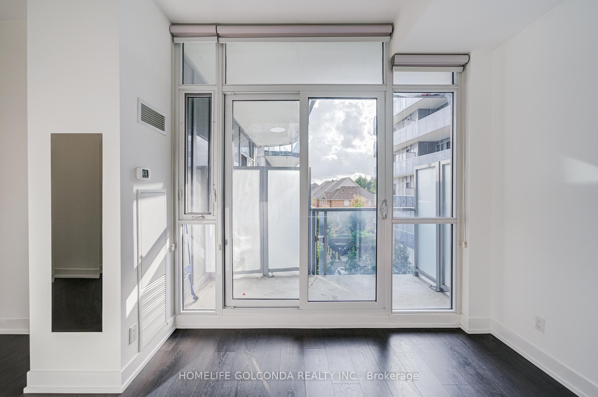 9471 Yonge Street Unit 334 photo 6