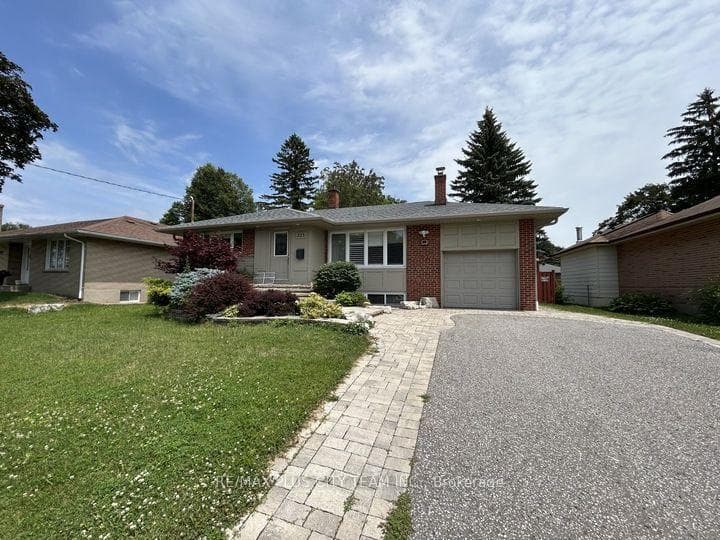 223 Warden Wilson Avenue Unit Bsmt photo 1