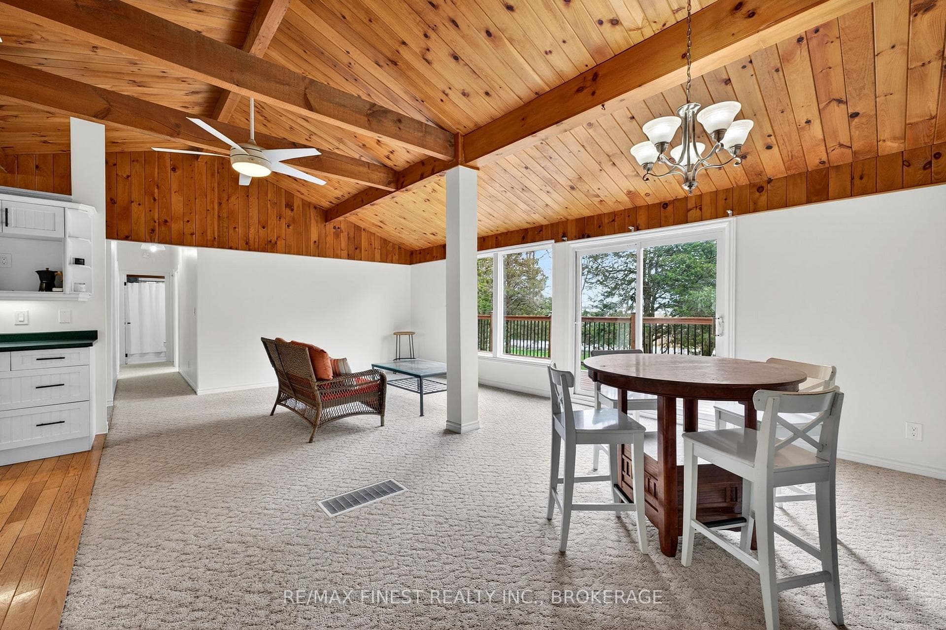 8 Sunrise Court photo 4