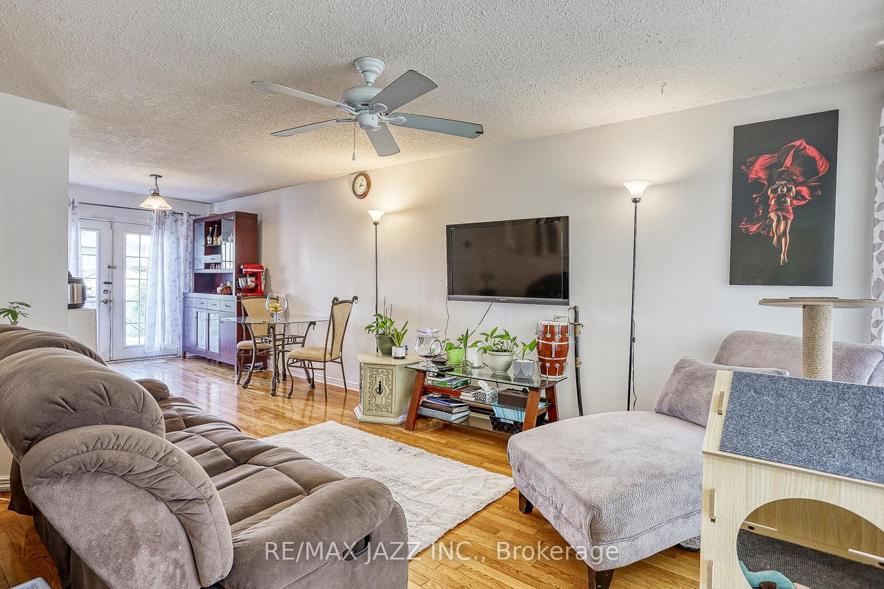 325 Rondeau Court photo 7