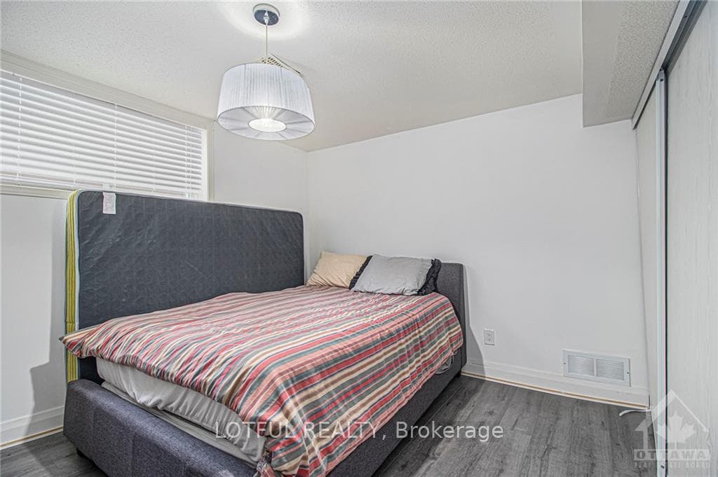 2100 AVEBURY Drive photo 25