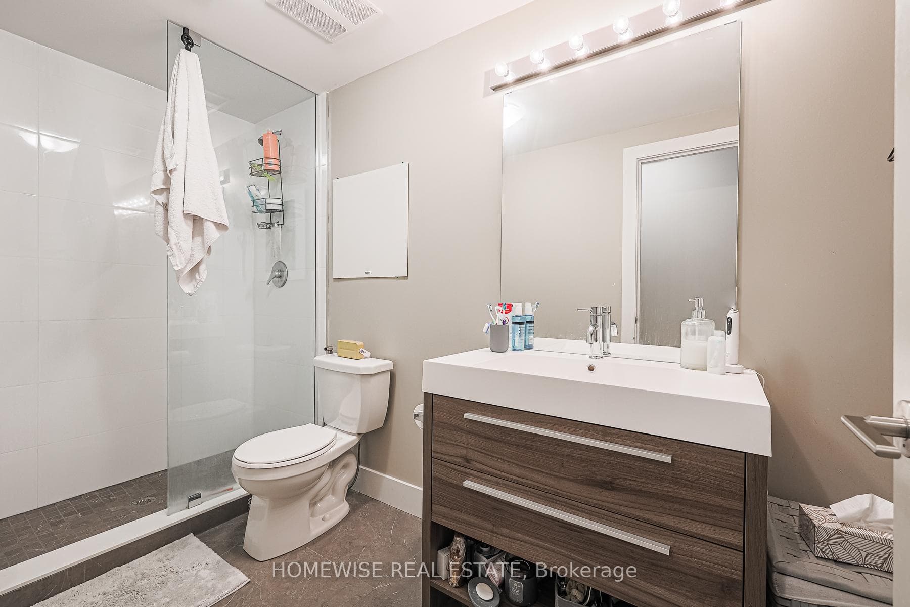 293 Viewmount Avenue Unit 201 photo 26